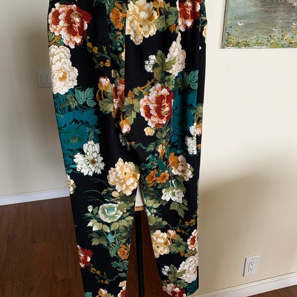 Chico's Black and Gold Patterned Pants - Picture 2 of 4